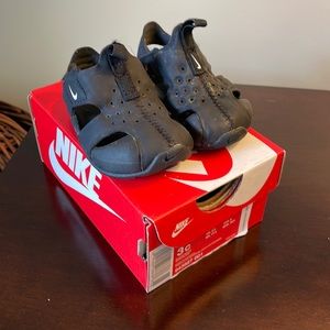 Nike baby size 3C black Velcro sandals. With original box.